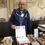 Nijs en andere vrijwilligers in de Lebuinuskerk verkopen ze ook